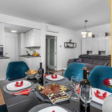 Apartman Gorgeous In With Kitchen *