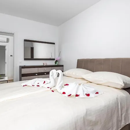 Apartman Gorgeous In With Kitchen Fiume